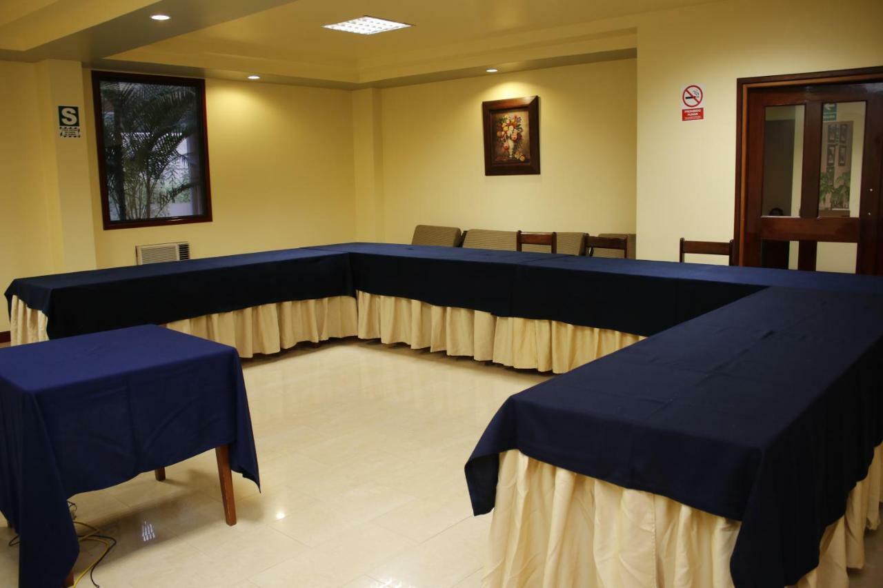 Hotel Presidente Selva La Merced  Buitenkant foto